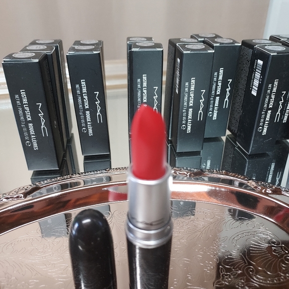 Lipstick in the color ladydanger (11) - Picture 2 of 2